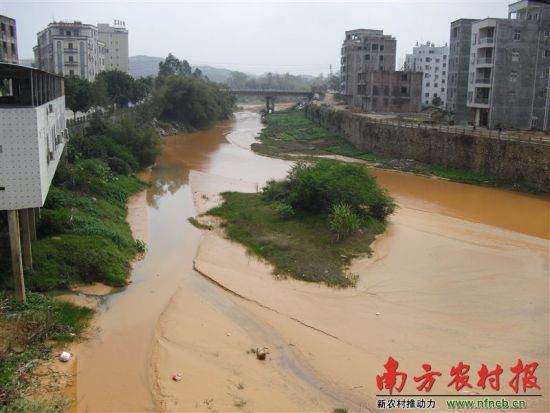 經(jīng)平定橋后，河水匯入羅江