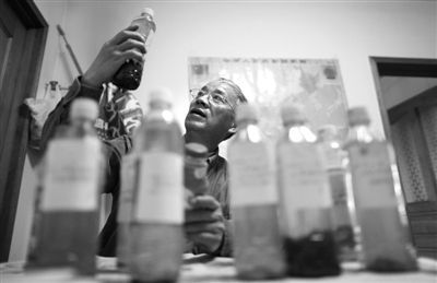 北京清河中游日排污水最高25萬(wàn)噸散發(fā)惡臭(組圖)