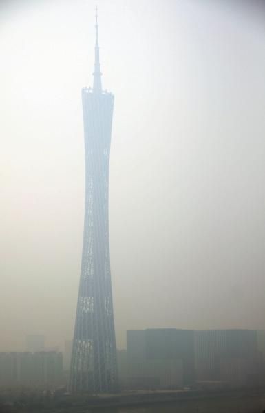 廣州市區(qū)被霧霾籠罩。新華社發(fā)
