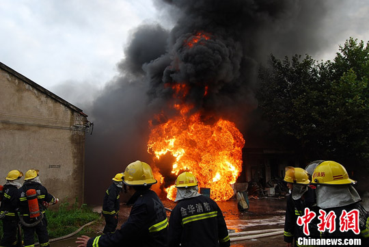 浙江義烏一座甲苯倉庫爆炸當(dāng)事人被拘(圖)