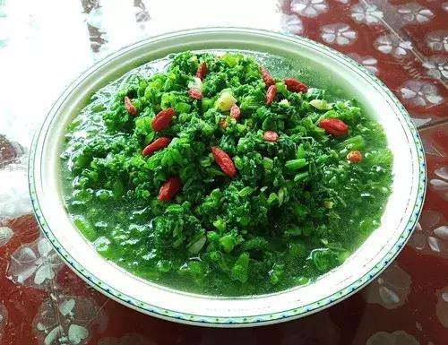 菜農(nóng)種植無需噴農(nóng)藥的蔬菜，不僅栽培簡單、而且效益高